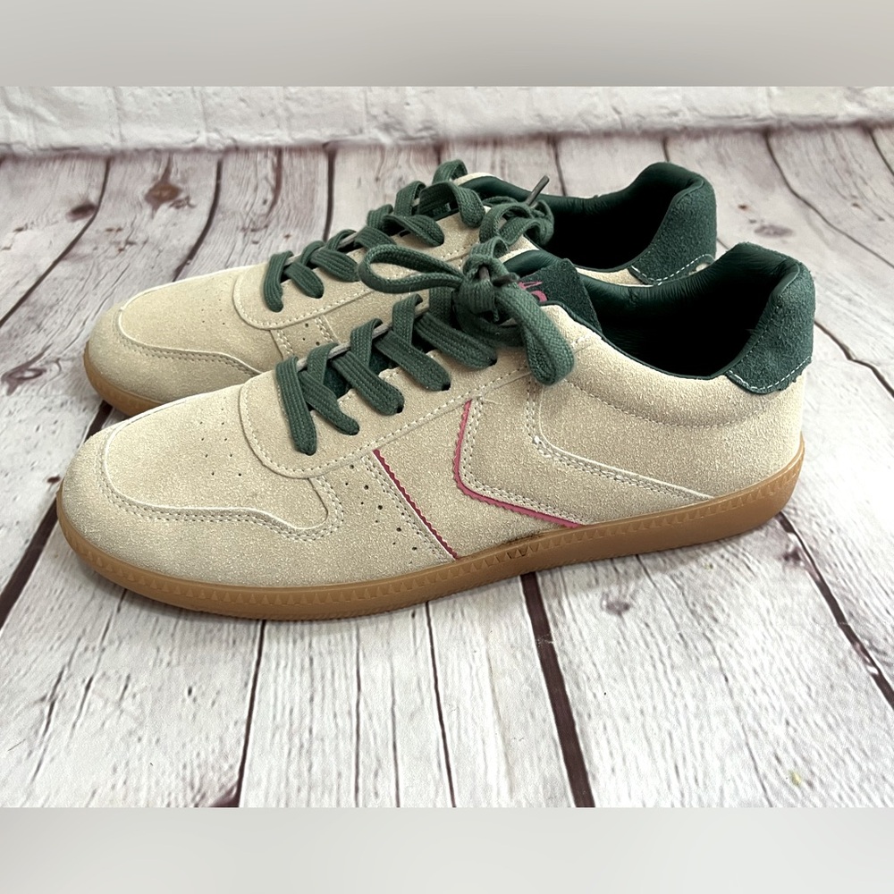 Tan, pink, green, basic sneaker‎